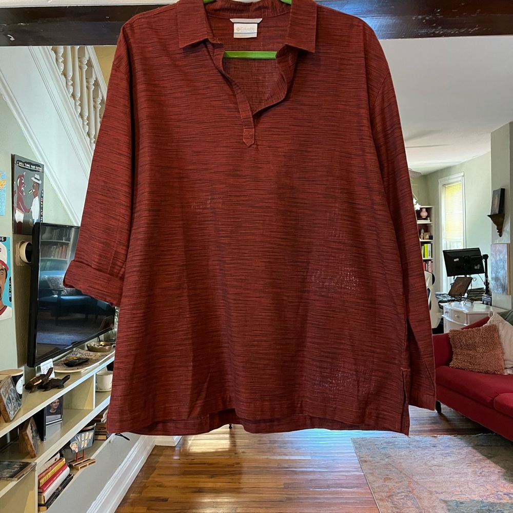 Columbia Women's Casual Burgundy Button Down Shirt w Sleeve Roll Buttons
